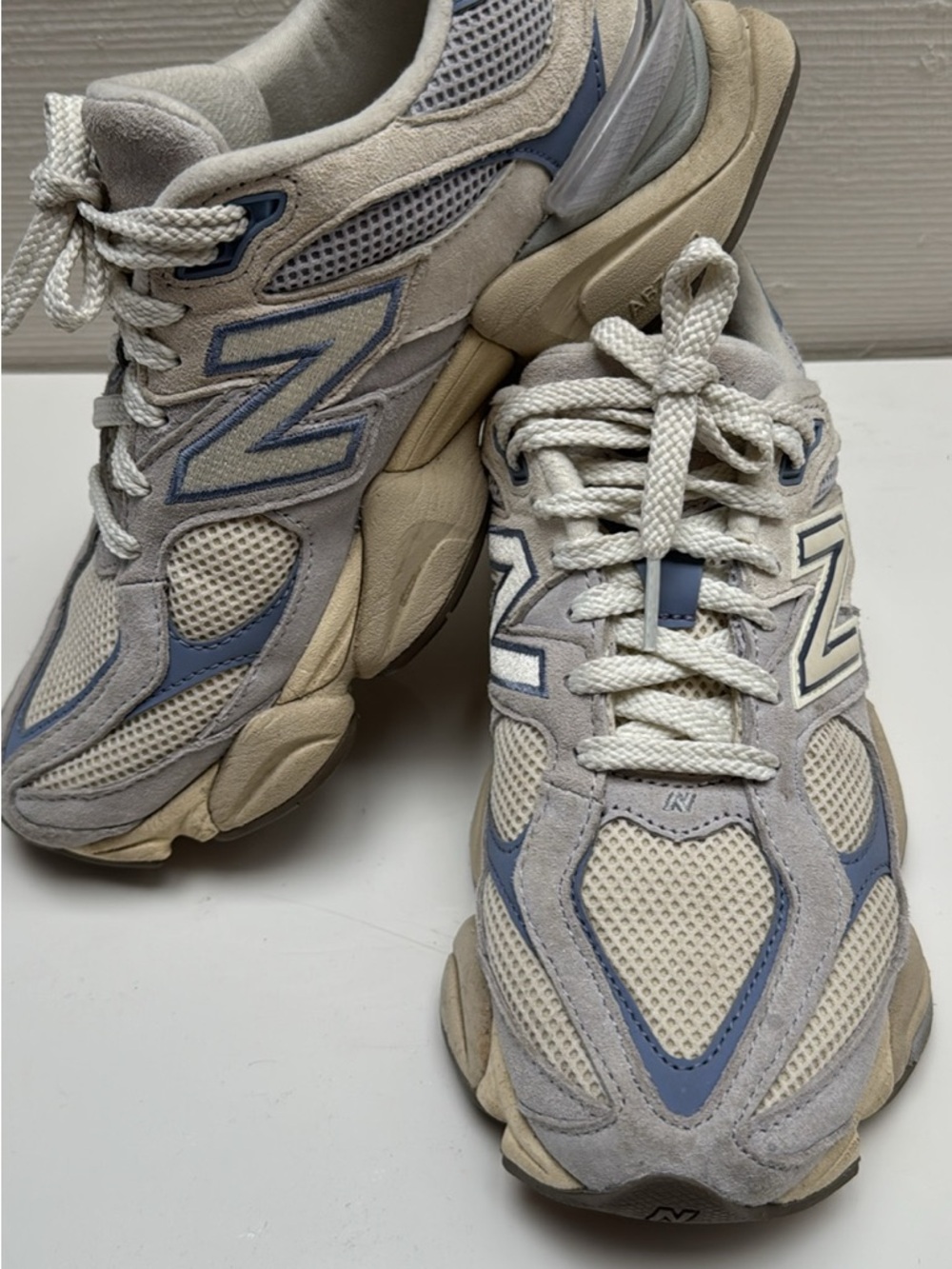 New Balance 9060 in "Pearl Grey Linen".
Size 38